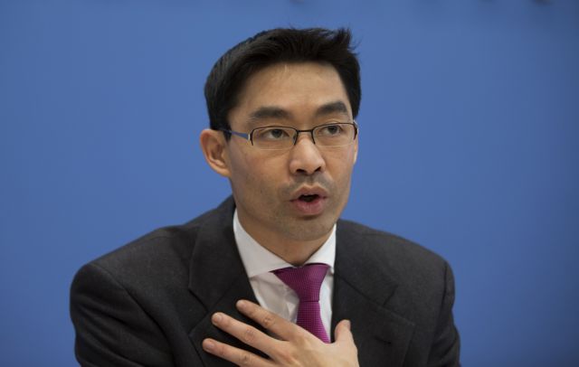 Προέχει η σταθερότητα των τιμών, ξεκαθαρίζει ο Φίλιπ Ρέσλερ